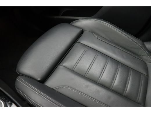 BMW iX3 High Executive / Trekhaak / Sportstoelen / Adaptief onderstel / Comfort Access / Adaptieve LED / ... ActivLease financial lease