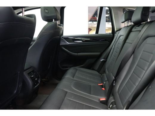 BMW iX3 High Executive / Trekhaak / Sportstoelen / Adaptief onderstel / Comfort Access / Adaptieve LED / ... ActivLease financial lease