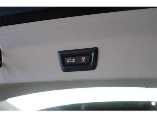 BMW iX3 High Executive / Trekhaak / Sportstoelen / Adaptief onderstel / Comfort Access / Adaptieve LED / ... ActivLease financial lease