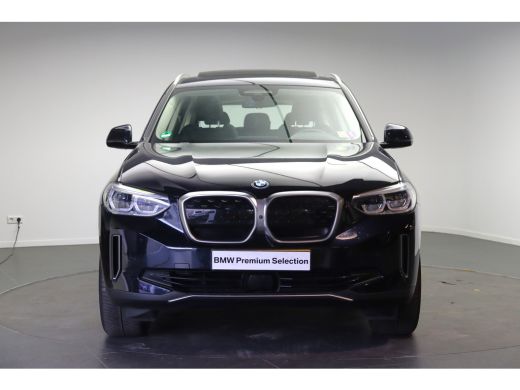 BMW iX3 High Executive / Trekhaak / Sportstoelen / Adaptief onderstel / Comfort Access / Adaptieve LED / ... ActivLease financial lease