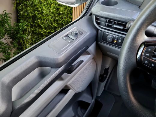 Ford E-Transit Custom 320 L1H1 Trend 65 kWh Op voorraad! | Stoelverwarming | Fabrieksgarantie | 2300kg trekgewicht! ActivLease financial lease