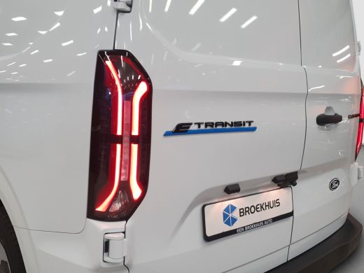 Ford E-Transit Custom 320 L1H1 65 kWh 2300kg Trekgewicht | Camera | 3-Zits | | Achteruitrijcamera | Apple Carplay/Andro... ActivLease financial lease