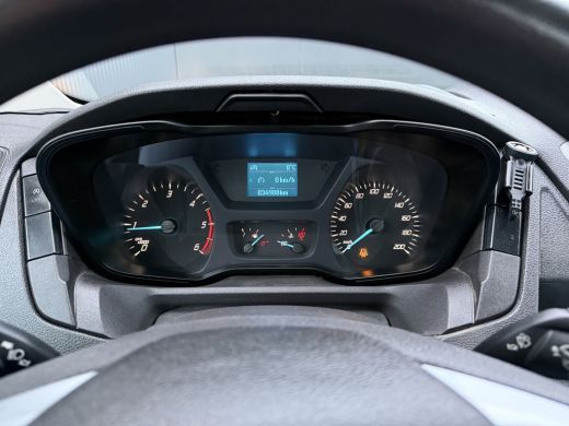 Ford Transit 2.0 TDCI EURO 6 / PICK UP / HIAB KRAAN T-CLX 013 / 2.7 TONS TREKHAAK / 34.988 KM! / 1e EIG. / 3-Z... ActivLease financial lease