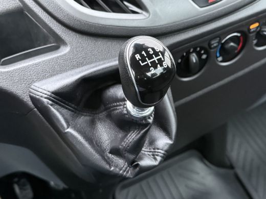 Ford Transit 2.0 TDCI EURO 6 / PICK UP / HIAB KRAAN T-CLX 013 / 2.7 TONS TREKHAAK / 34.988 KM! / 1e EIG. / 3-Z... ActivLease financial lease