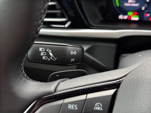 Ford Transit Connect 1.5 EcoB PHEV L2 Limited | AGR Leder | Trekhaak | Winterpack | Camera | Achteruitrijcamera | Appl... ActivLease financial lease