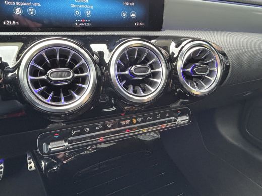 Mercedes-Benz CLA 250e AMG // Panoramadak // Nightpakket // Sfeerverlichting // Carplay // Camera // Keyless // Mul... ActivLease financial lease