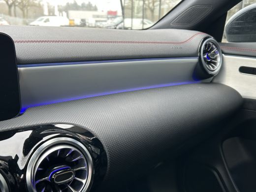 Mercedes-Benz CLA 250e AMG // Panoramadak // Nightpakket // Sfeerverlichting // Carplay // Camera // Keyless // Mul... ActivLease financial lease