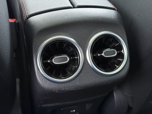 Mercedes-Benz CLA 250e AMG // Panoramadak // Nightpakket // Sfeerverlichting // Carplay // Camera // Keyless // Mul... ActivLease financial lease