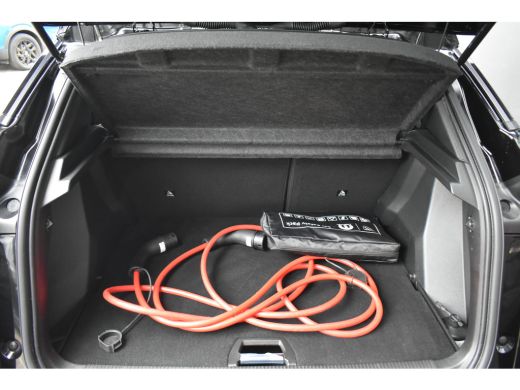 Peugeot e-2008 EV Allure 50 kWh 3 Fase | Navigatie | Parkeersensoren v/a | Climate Control | Half-Leder | Full-L... ActivLease financial lease