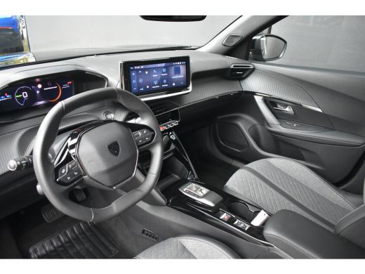 Peugeot e-2008 EV Allure 50 kWh 3 Fase | Navigatie | Parkeersensoren v/a | Climate Control | Half-Leder | Full-L... ActivLease financial lease