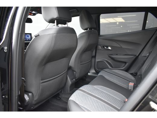 Peugeot e-2008 EV Allure 50 kWh 3 Fase | Navigatie | Parkeersensoren v/a | Climate Control | Half-Leder | Full-L... ActivLease financial lease