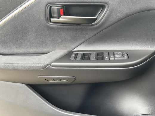 Toyota C-HR 2.0 Plug-in Hybrid 220 Executive ActivLease financial lease