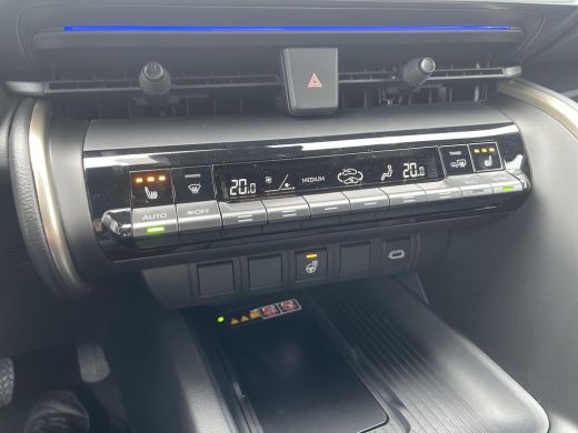 Toyota C-HR 2.0 Plug-in Hybrid 220 Executive ActivLease financial lease