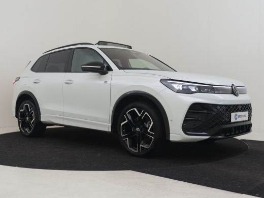Volkswagen Tiguan 1.5 TSI eHybrid R-Line 272pk | Trekhaak | Panorama dak | Head up display | Harman kardon audio | ... ActivLease financial lease