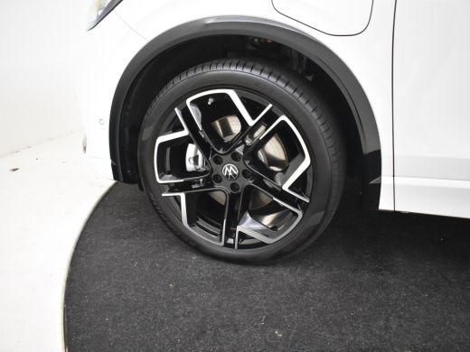 Volkswagen Tiguan 1.5 TSI eHybrid R-Line 272pk | Trekhaak | Panorama dak | Head up display | Harman kardon audio | ... ActivLease financial lease