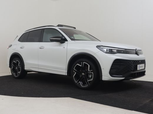Volkswagen Tiguan 1.5 TSI eHybrid R-Line 272pk | Trekhaak | Panorama dak  | Head up display | Harman kardon audio |... ActivLease financial lease
