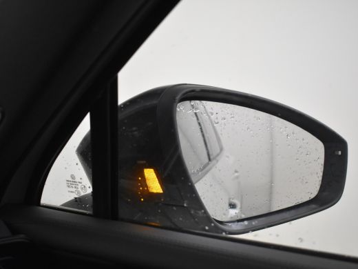 Volkswagen Tiguan 1.5 TSI eHybrid R-Line 272pk | Trekhaak | Panorama dak  | Head up display | Harman kardon audio |... ActivLease financial lease