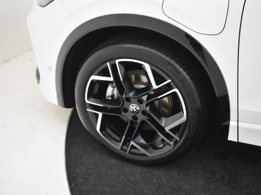 Volkswagen Tiguan 1.5 TSI eHybrid R-Line 272pk | Trekhaak | Panorama dak  | Head up display | Harman kardon audio |... ActivLease financial lease