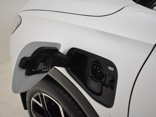 Volkswagen Tiguan 1.5 TSI eHybrid R-Line 272pk | Trekhaak | Panorama dak  | Head up display | Harman kardon audio |... ActivLease financial lease