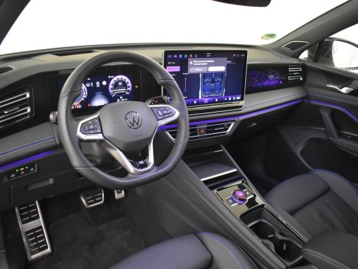 Volkswagen Tiguan 1.5 TSI eHybrid R-Line 272pk | Trekhaak | Panorama dak  | Head up display | Harman kardon audio |... ActivLease financial lease