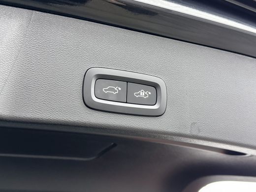 Volvo  XC40 T4 Recharge Core | 18" | Stoel/Stuurverwarming | Parkeercamera | Getint Glas | Keyless | Elektris... ActivLease financial lease