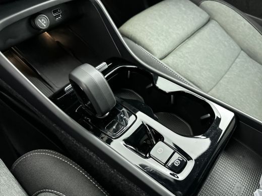 Volvo  XC40 T4 Recharge Plus Dark | 19" | Harman Kardon | Elektrisch verstelbare stoelen | Stoel/Stuurverwarm... ActivLease financial lease