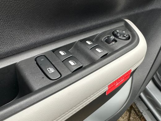 Citroën &euml;-C3 Max 113pk 44 kWh | 11 kW lader | Achterbank in delen neerklapbaar | Achteruitrijcamera ActivLease financial lease