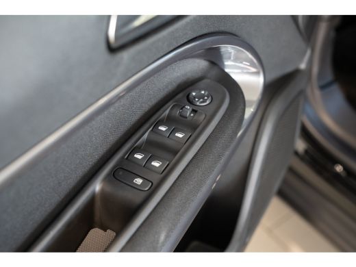 Fiat 600 1.2 Hybrid Urban | Apple Carplay & Android Auto | Parkeersensoren | Lichtmetalen velgen | Airco |... ActivLease financial lease