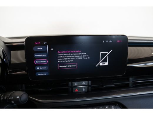 Fiat 600 1.2 Hybrid Urban | Apple Carplay & Android Auto | Parkeersensoren | Lichtmetalen velgen | Airco |... ActivLease financial lease