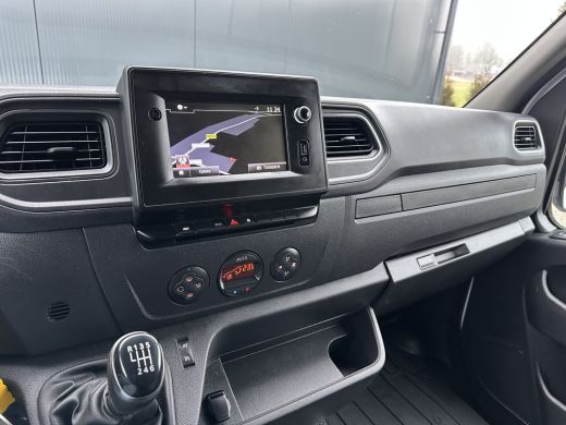 Nissan NV400 2.3 dCi 136 PK / L2H2 / VAN DEN BORN GLASRESTEEL AUTO / TREKHAAK / IMPERIAAL / CAMERA / CRUISE / ECC ActivLease financial lease