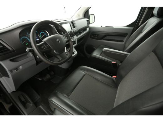 Peugeot e-Expert 75 kWh L2H1 | SOH 92% | Snelladen | Airco | Cruise | Carplay | Navi | Parkeersens. ActivLease financial lease