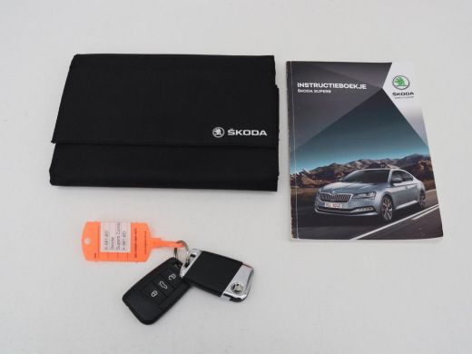 Skoda Superb 1.5 TSI Business Edition | Trekhaak | Stoelverwarming | Adaptive cruise | Camera | Memory | Carpl... ActivLease financial lease