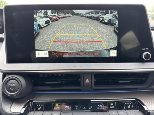 Toyota Prius 2.0 Plug-in Executive | Carplay | 19 inch LM-velgen | Dode hoek waarschuwing | Parkeersensoren | ActivLease financial lease