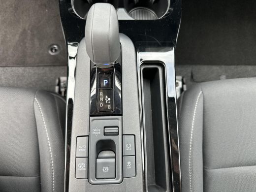 Toyota Prius 2.0 Plug-in Executive | Carplay | 19 inch LM-velgen | Dode hoek waarschuwing | Parkeersensoren | ActivLease financial lease