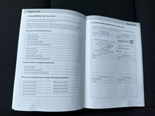 Toyota Prius 2.0 Plug-in Executive | Carplay | 19 inch LM-velgen | Dode hoek waarschuwing | Parkeersensoren | ActivLease financial lease