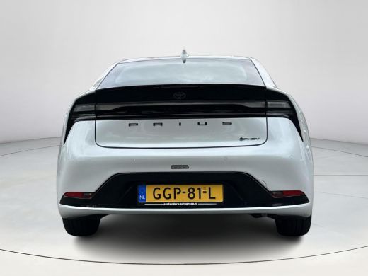 Toyota Prius 2.0 Plug-in Executive | Carplay | 19 inch LM-velgen | Dode hoek waarschuwing | Parkeersensoren | ActivLease financial lease