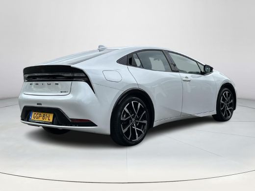 Toyota Prius 2.0 Plug-in Executive | Carplay | 19 inch LM-velgen | Dode hoek waarschuwing | Parkeersensoren | ActivLease financial lease