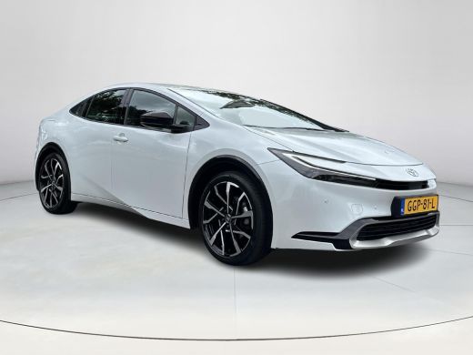 Toyota Prius 2.0 Plug-in Executive | Carplay | 19 inch LM-velgen | Dode hoek waarschuwing | Parkeersensoren | ActivLease financial lease