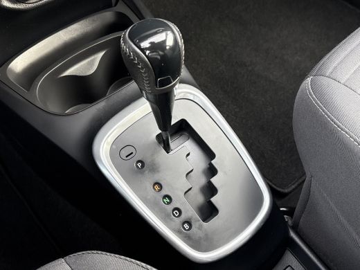 Toyota Yaris 1.5 Hybrid Dynamic **APPLE CARPLAY/ CRUISE CONTROL/ KEYLESS/ PARKEERCAMERA** ActivLease financial lease