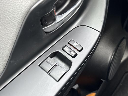 Toyota Yaris 1.5 Hybrid Dynamic **APPLE CARPLAY/ CRUISE CONTROL/ KEYLESS/ PARKEERCAMERA** ActivLease financial lease