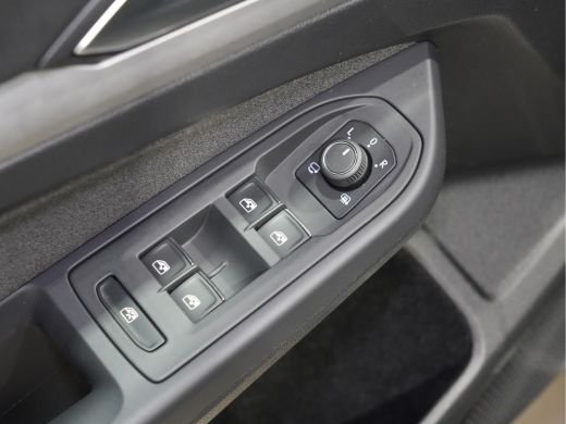 Volkswagen Golf 1.5 eTSI 115pk DSG Life Edition Navigatie Camera Acc Led Privacy glas 17"lm Digital Cockpit 240 ActivLease financial lease