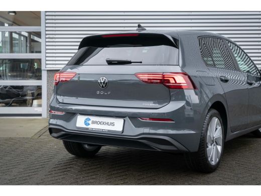 Volkswagen Golf Life Edition eHybrid | 'App-Connect' draadloze smartphone integratie | Achterbank in ongelijke de... ActivLease financial lease