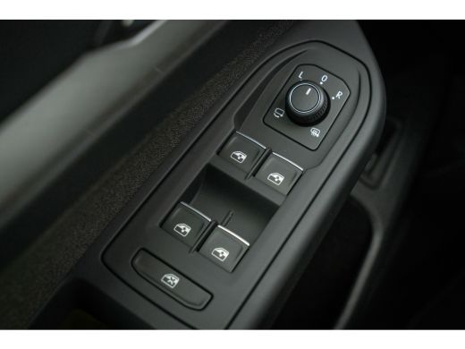 Volkswagen Golf Life Edition eHybrid | 'App-Connect' draadloze smartphone integratie | Achterbank in ongelijke de... ActivLease financial lease