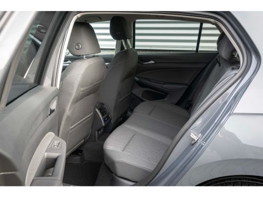 Volkswagen Golf Life Edition eHybrid | 'App-Connect' draadloze smartphone integratie | Achterbank in ongelijke de... ActivLease financial lease