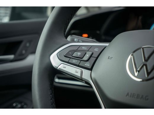 Volkswagen Golf Life Edition eHybrid | 'App-Connect' draadloze smartphone integratie | Achterbank in ongelijke de... ActivLease financial lease