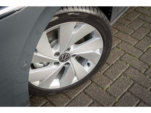 Volkswagen Golf Life Edition eHybrid | 'App-Connect' draadloze smartphone integratie | Achterbank in ongelijke de... ActivLease financial lease