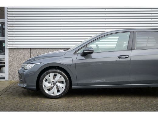 Volkswagen Golf Life Edition eHybrid | 'App-Connect' draadloze smartphone integratie | Achterbank in ongelijke de... ActivLease financial lease
