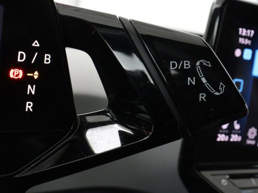 Volkswagen ID.3 First Plus 58 kWh | Stoel & stuurverwarming | Camera | Adaptive cruise | Sfeerverlichting | Carpl... ActivLease financial lease
