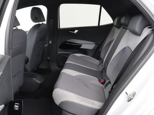 Volkswagen ID.3 First Plus 58 kWh | Stoel & stuurverwarming | Camera | Adaptive cruise | Sfeerverlichting | Carpl... ActivLease financial lease