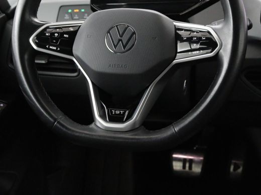Volkswagen ID.3 First Plus 58 kWh | Stoel & stuurverwarming | Camera | Adaptive cruise | Sfeerverlichting | Carpl... ActivLease financial lease